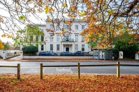 undefined, Hampton Court Road, East Molesey, KT8