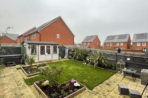 3 bedroom semi-detached house for sale, Noyce Court, West End