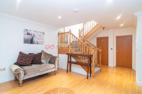 5 bedroom flat for sale, Eastcote Road, Pinner, Middlesex, HA5 1DH