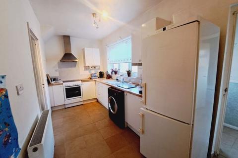 2 bedroom semi-detached house to rent, Hollings Crescent, Wallsend