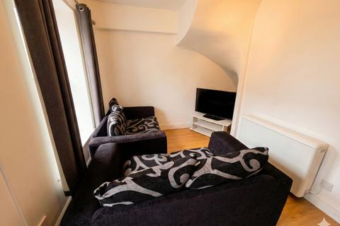 3 bed terraced house for rent in Ivy Lane, Canterbury