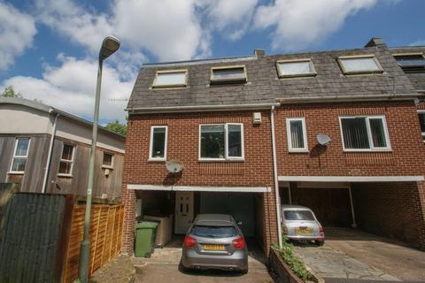 3 bedroom end of terrace house to rent, Eldertree Gardens, St Davids, Exeter