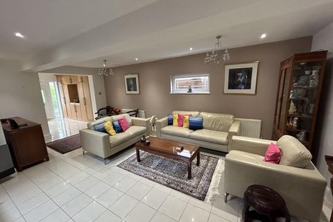 4 bedroom detached house for sale, Eccleston Close, Barnet