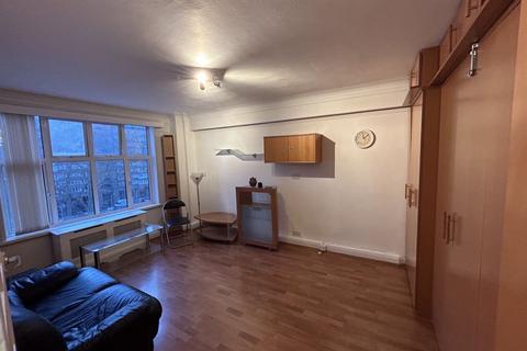 Studio to rent, Edgware Road, London