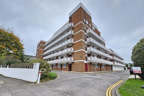 3 bedroom penthouse for sale, Leventhorpe Court, Gosport PO12