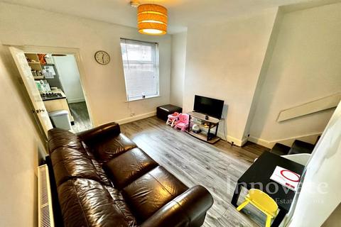 2 bedroom terraced house to rent, Farm Road, Oldbury B68