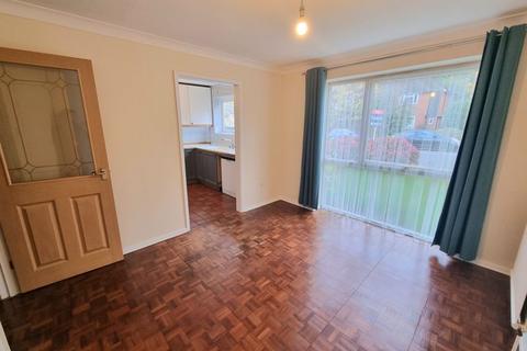 4 bedroom link detached house to rent, York Road, Sutton