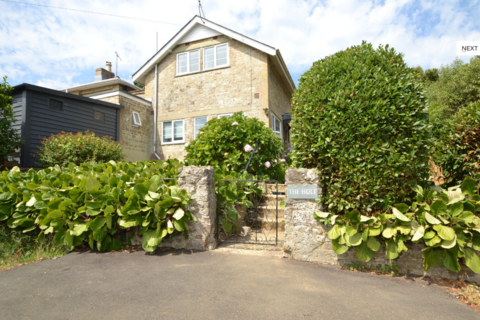 3 bedroom semi-detached house to rent, Church Road, Binstead