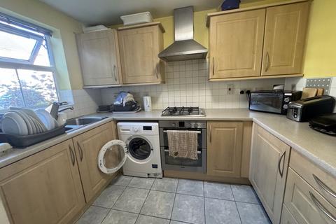 4 bedroom end of terrace house to rent, TO LET - 1 Double Bedroom in Shared House