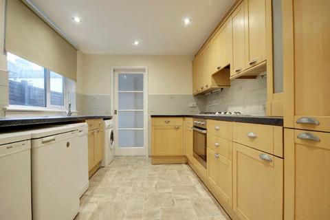 3 bedroom terraced house to rent, Cheneys Road, Leyton