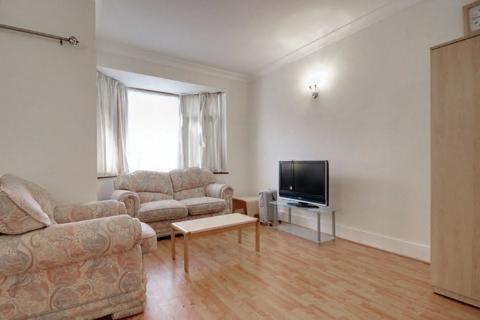 3 bedroom terraced house to rent, Cheneys Road, Leyton