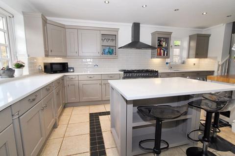 6 bedroom detached house for sale, Amersham Road, High Wycombe HP13