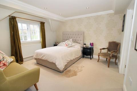 6 bedroom detached house for sale, Amersham Road, High Wycombe HP13