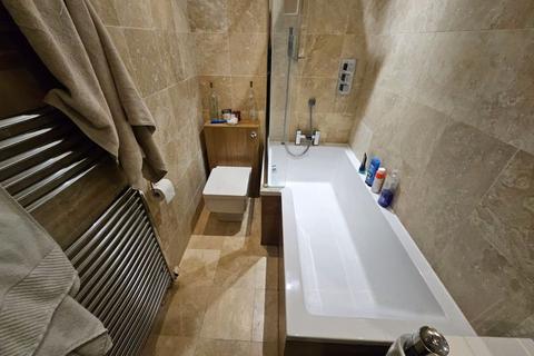 4 bedroom semi-detached house to rent, Hawksmoor Lane, Bristol