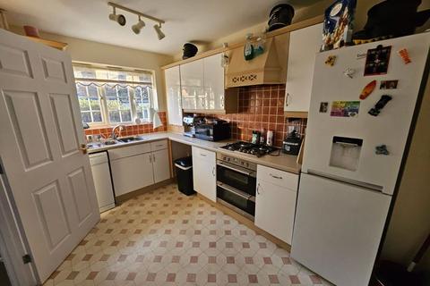 4 bedroom semi-detached house to rent, Hawksmoor Lane, Bristol