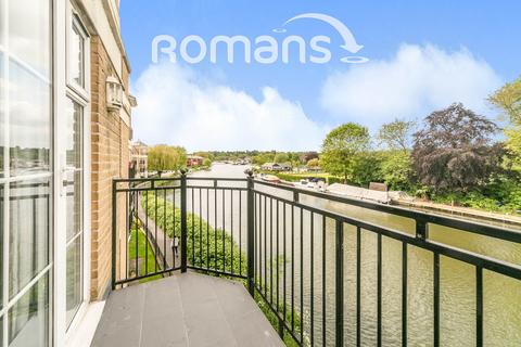 3 bedroom apartment to rent, Regents Riverside , Caversham