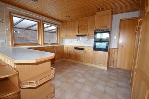 3 bedroom detached house to rent, 92 Chalkshire Road, Butlers Cross HP17