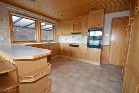 3 bedroom detached house to rent, Chalkshire Road, Aylesbury HP17