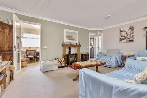 10 Fernhurst Close, Hayling Island, PO11 0DT