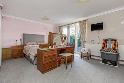 10 Fernhurst Close, Hayling Island, PO11 0DT