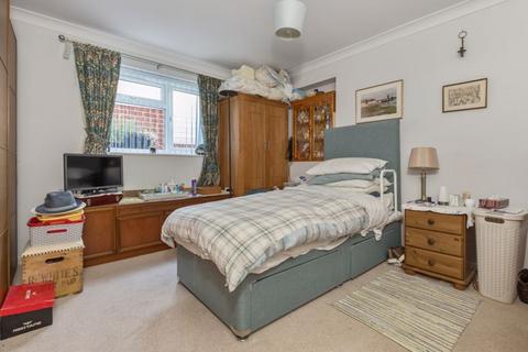 10 Fernhurst Close, Hayling Island, PO11 0DT