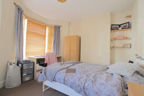 4 bedroom terraced house to rent, Dogfield street, Cardiff CF24