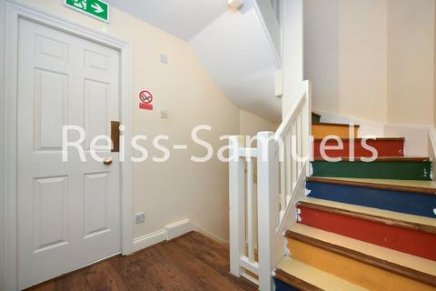 5 bedroom terraced house to rent, Ferry Street, London E14