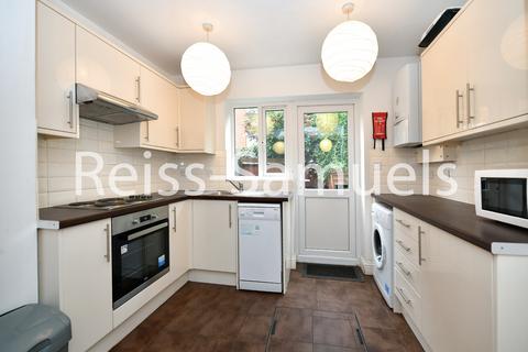 5 bedroom terraced house to rent, Ferry Street, London E14