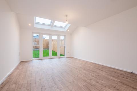 3 bedroom house to rent, at Beaumont Green, Pollen Gardens, Warton, Preston, PR4 PR4