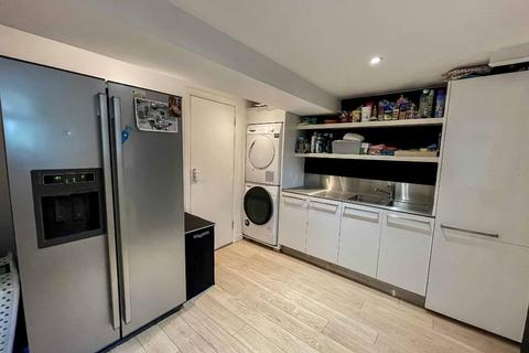 23 The Lees, Croydon, CR0 8AR