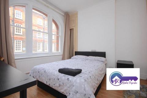 1 bedroom in a flat share to rent, Carnaby Street, London W1F