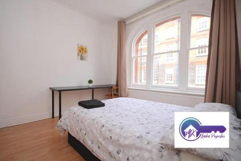 1 bedroom in a flat share to rent, Carnaby Street, London W1F