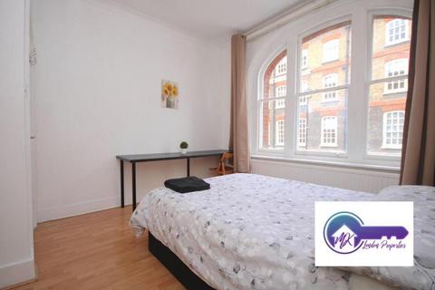 1 bedroom in a flat share to rent, Carnaby Street, London W1F