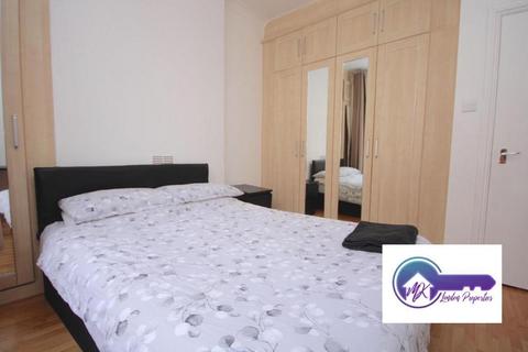 1 bedroom in a flat share to rent, Carnaby Street, London W1F