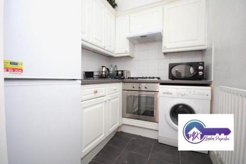 1 bedroom in a flat share to rent, Carnaby Street, London W1F