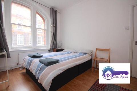 1 bedroom in a flat share to rent, Carnaby Street, London W1F