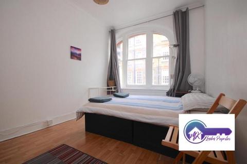 1 bedroom in a flat share to rent, Carnaby Street, London W1F