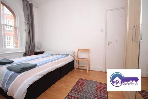 1 bedroom in a flat share to rent, Carnaby Street, London W1F