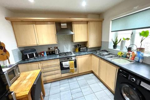 2 bedroom flat for sale, Langdale Court, Barnsley, S71 1AW