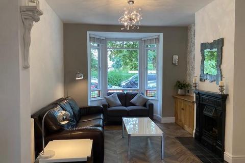 2 bedroom house to rent, Cavendish Avenue, West Didsbury, Manchester