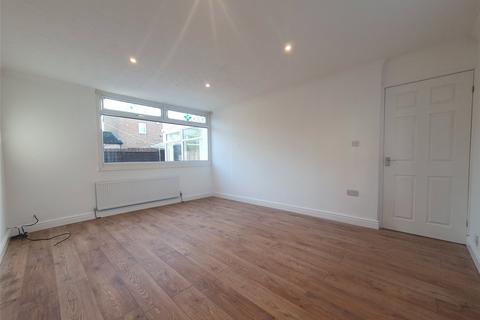 3 bedroom terraced house to rent, Conifer Close, Ormesby