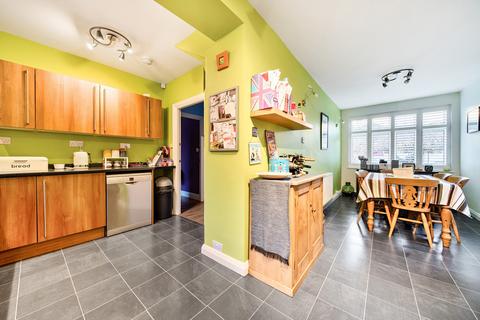 4 bedroom end of terrace house for sale, Warren Avenue, Bromley