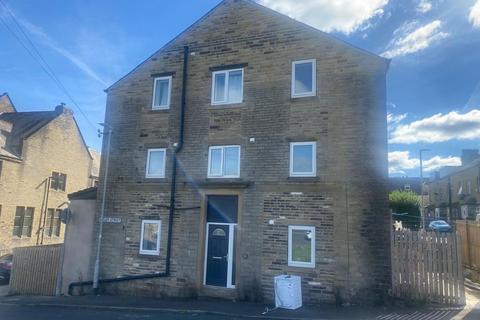 2 bedroom apartment to rent, Batley Street, Halifax