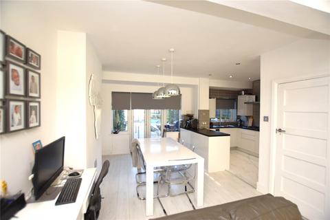 25 Flora Gardens, Romford, RM6 4BG