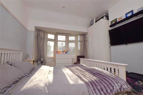25 Flora Gardens, Romford, RM6 4BG