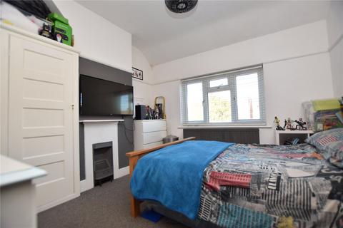 25 Flora Gardens, Romford, RM6 4BG