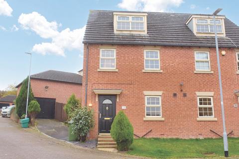 3 bedroom end of terrace house for sale, Goffee Way, Churwell, Leeds