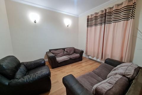 4 bedroom terraced house to rent, Plato Street, Oldham