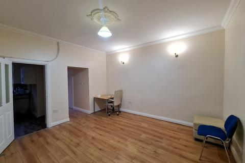 4 bedroom terraced house to rent, Plato Street, Oldham