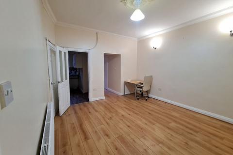 4 bedroom terraced house to rent, Plato Street, Oldham